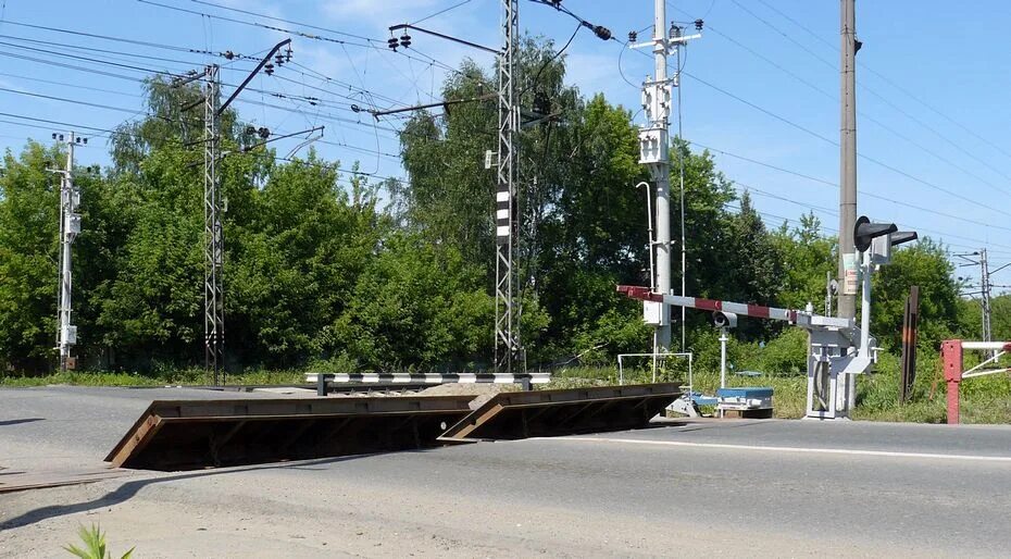 Переезд на землю. Узп на железнодорожных переездах. устройство заграждения переездов узп. устройство заграждения железнодорожного переезда узп. узп переездная сигнализация.