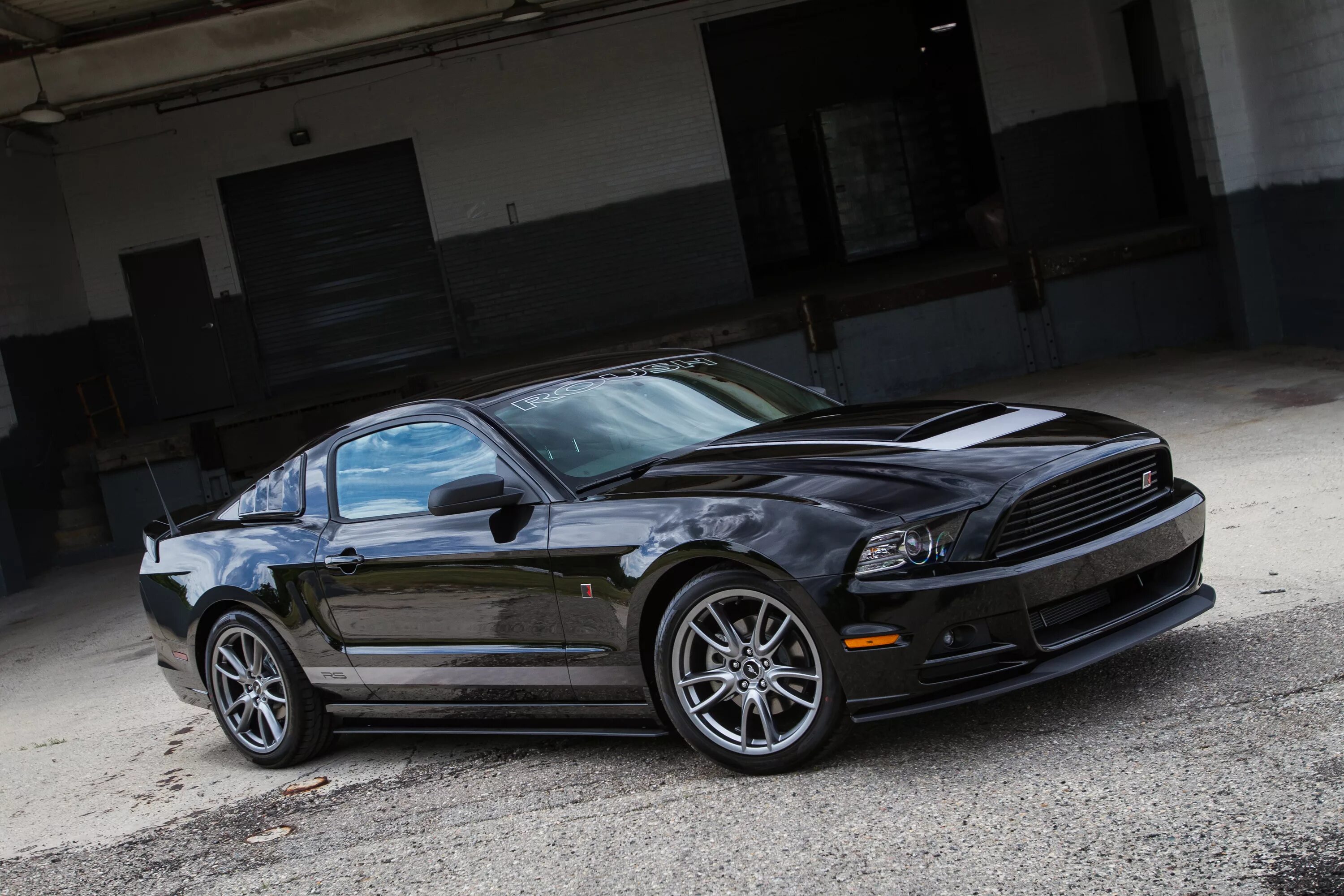 Мустанг производитель. Ford Mustang 2013. Форд Мустанг 2013. Ford Mustang 2013 черный. Ford Mustang Roush 2013.