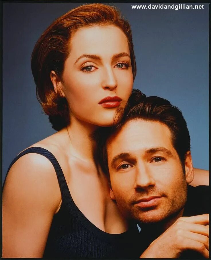 Духовны секретные материалы. Gillian Anderson and David Duchovny. Дэвид духовный и джилиан Андерсон. Девил духовный и джилиа Андерсен. Джилиан Андерсон и Дэвид Духовны.