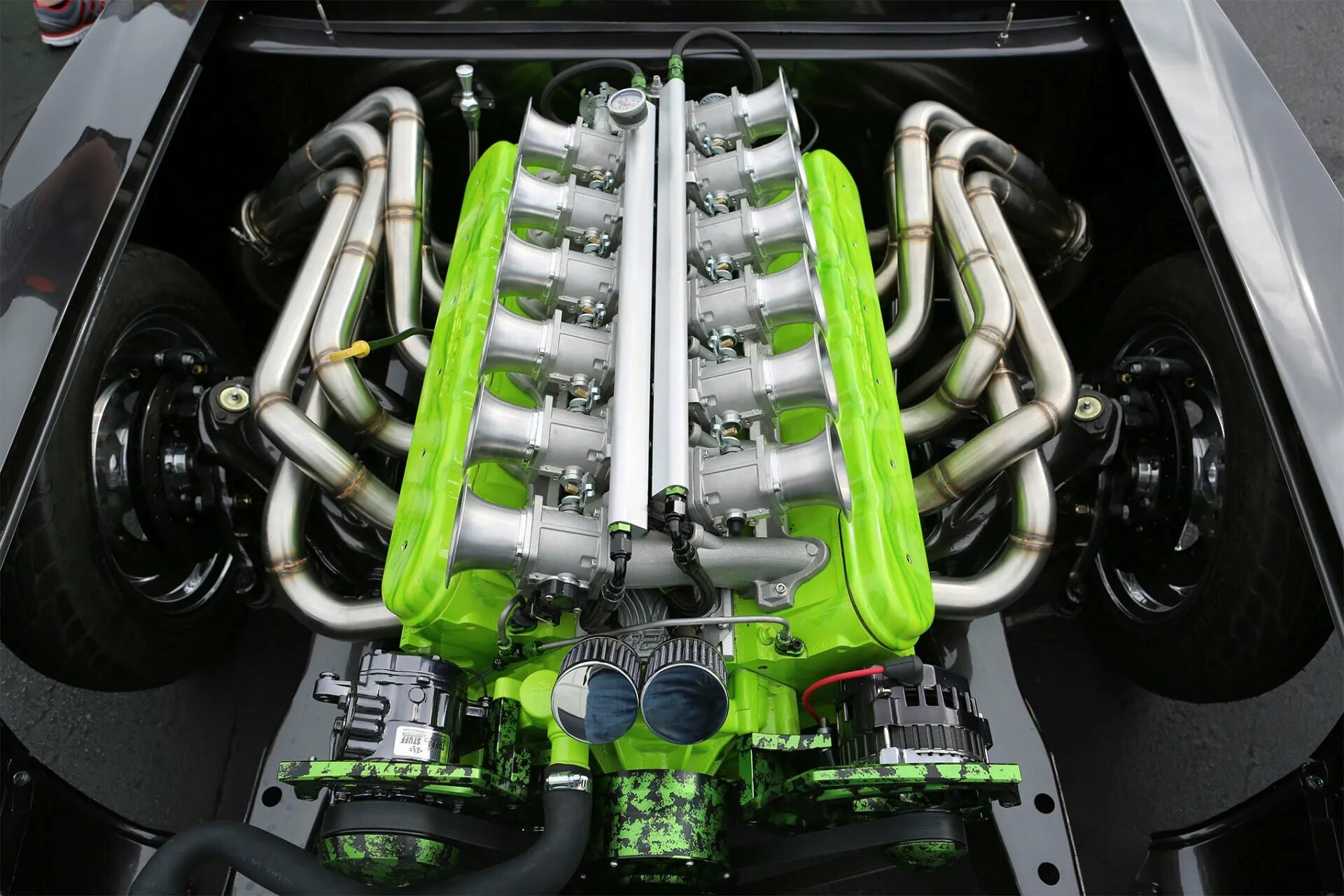 Двигатель в 12. Мотор v16 lamborghini. ford v12. v12 двигатель. v12 8.4l.