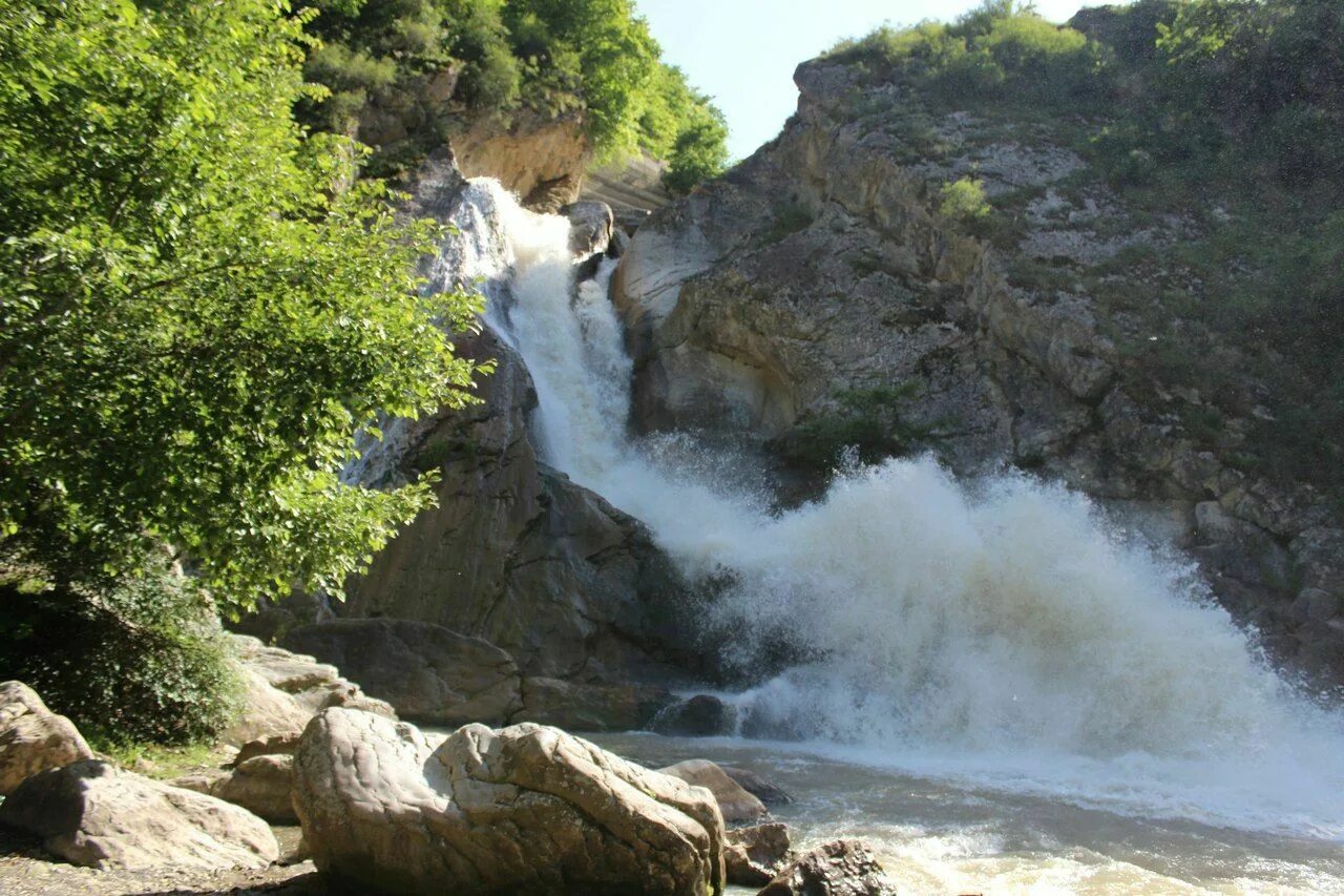Водопад хучни дербент. Канадский (хучнинский) водопад. Водопад хучни дербент. Хучнинский водопад дербент. Хучнинский водопад дербент.