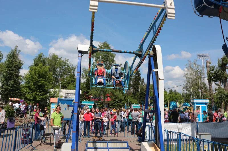 Развлечения в томске. Горсад Томск. Городской сад Томск аттракционы. Томск горскж аттракционы. Городской парк Томск аттракционы.