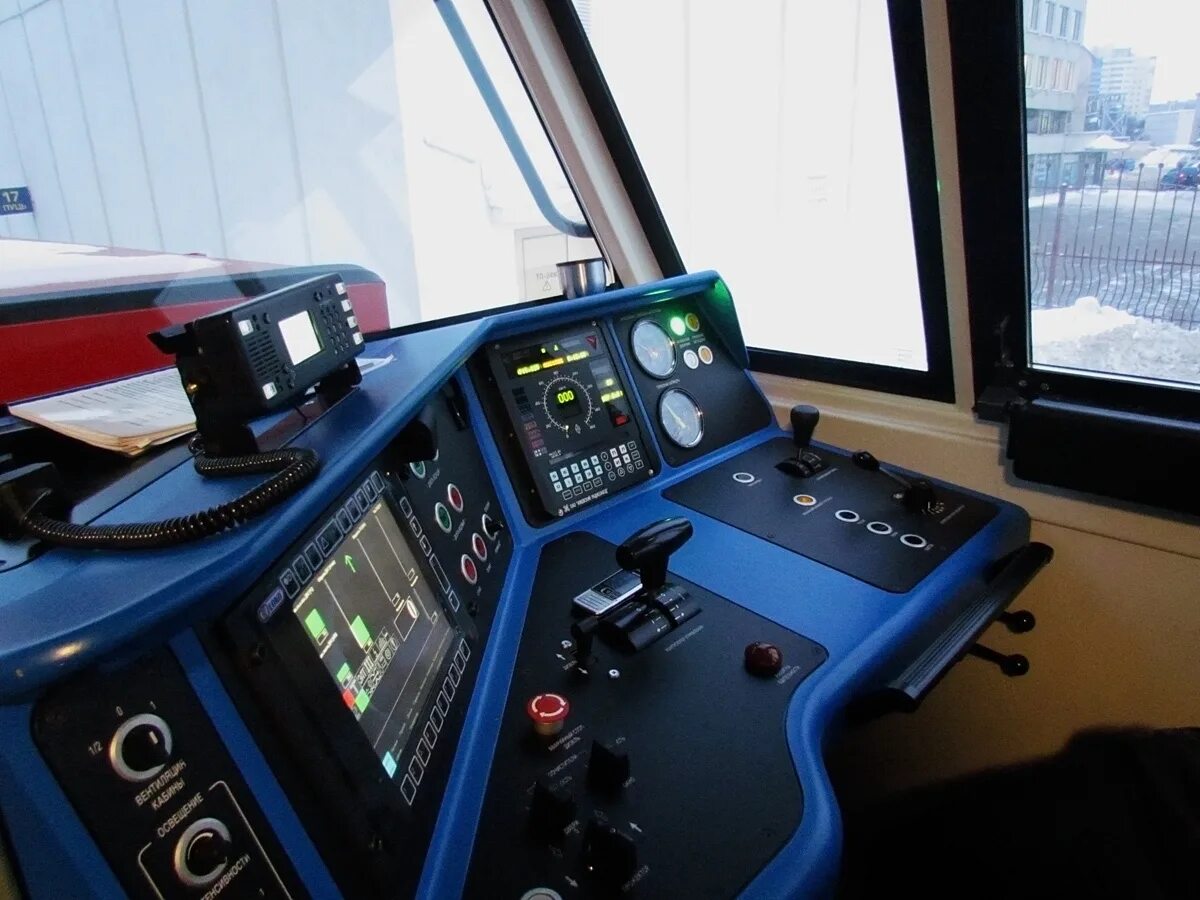 пульт управления кабины. 81-765 кабина машиниста. пульт машиниста эд4м. пульт управления поезда эд4м. пульт управления тепловоза тэп70.