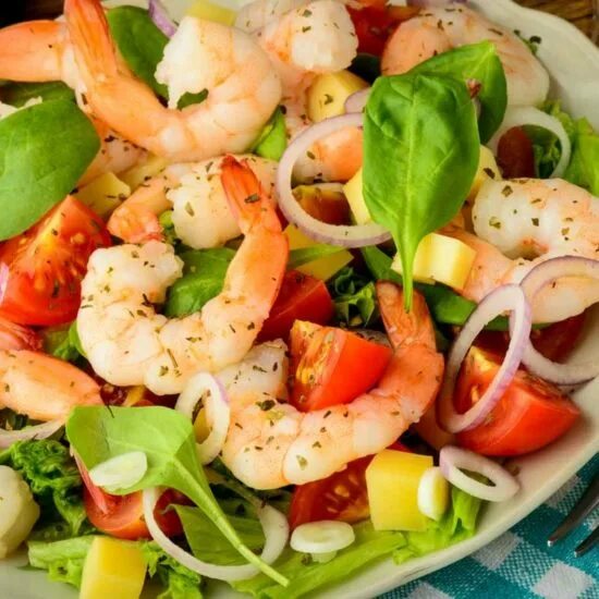 Слоеный салат-торт с креветками, авокадо и овощами - пошаговый рецепт с фото. Ав