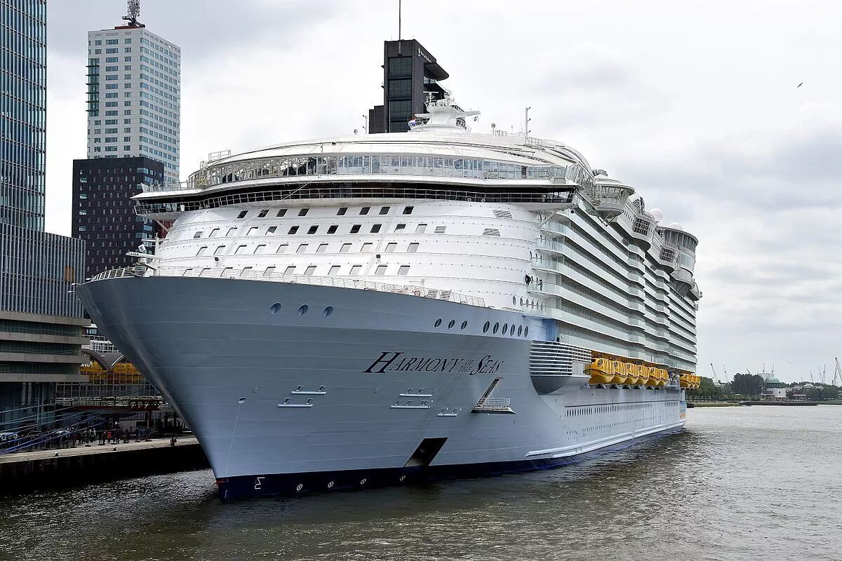 Как называется большой корабль. Harmony of the seas («гармония морей»). harmony of the seas круизный лайнер. самый большой корабль в мире титаник. 2.harmony v лайнер.