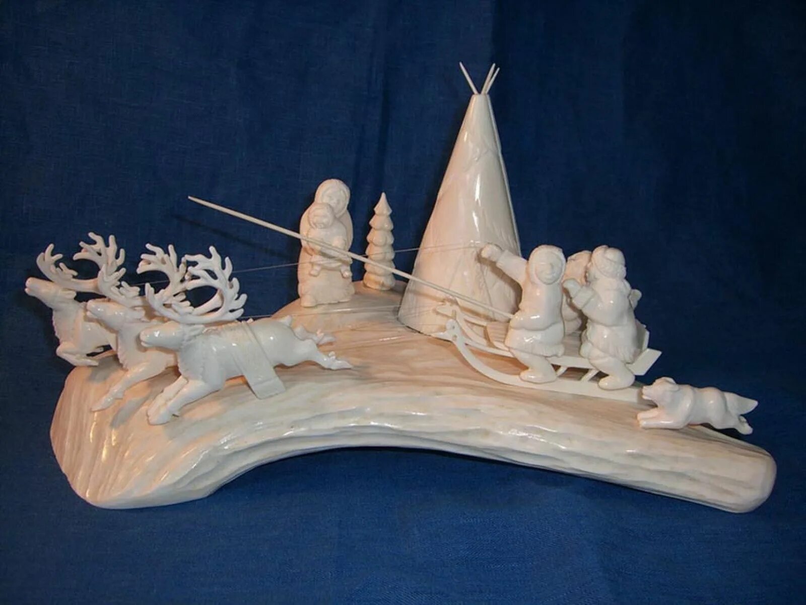 хотьковский косторезный промысел. косторезное ремесло тобольск. резьба по кости холмогорска. тобольск тобольская резная кость. косторезное ремесло тюменской области.