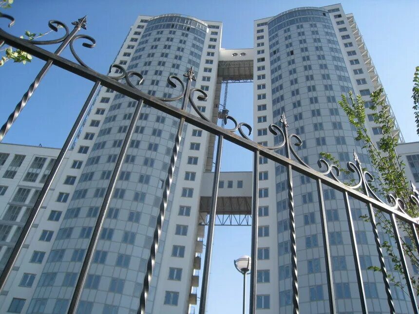 Пиксельный город. Фон firewatch 4k. Пиксель арт пейзаж. Samsung galaxy note s10 plus. Обои неон.