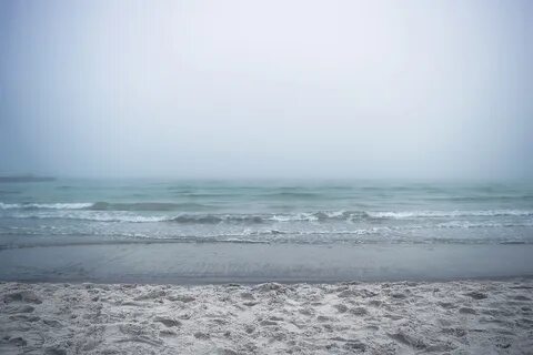 Пал туман на море синее