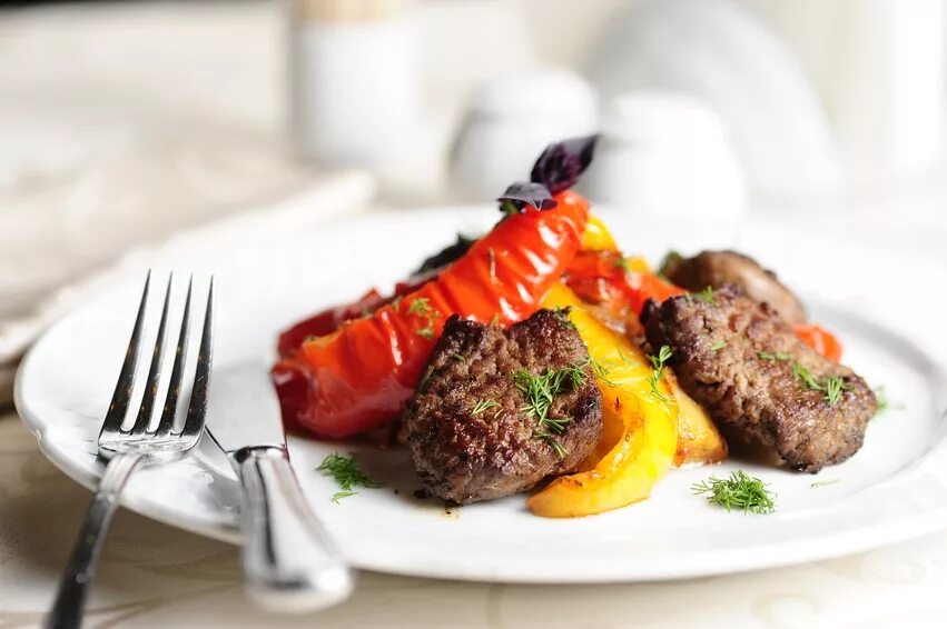 Фирменные блюда ресторана. Барабулька мишлен. Ресторанные блюда. Филе миньон с грибным гратеном. Ресторанные блюда.