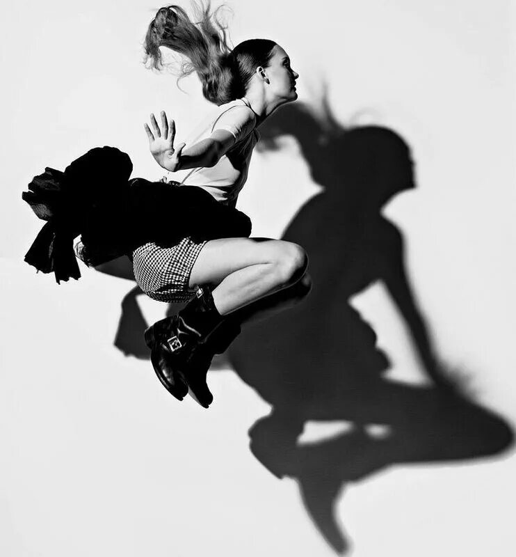 общий танец. кубаныч шамакеев балет. театр танца. танцовщица в черном. танцующая девушка.