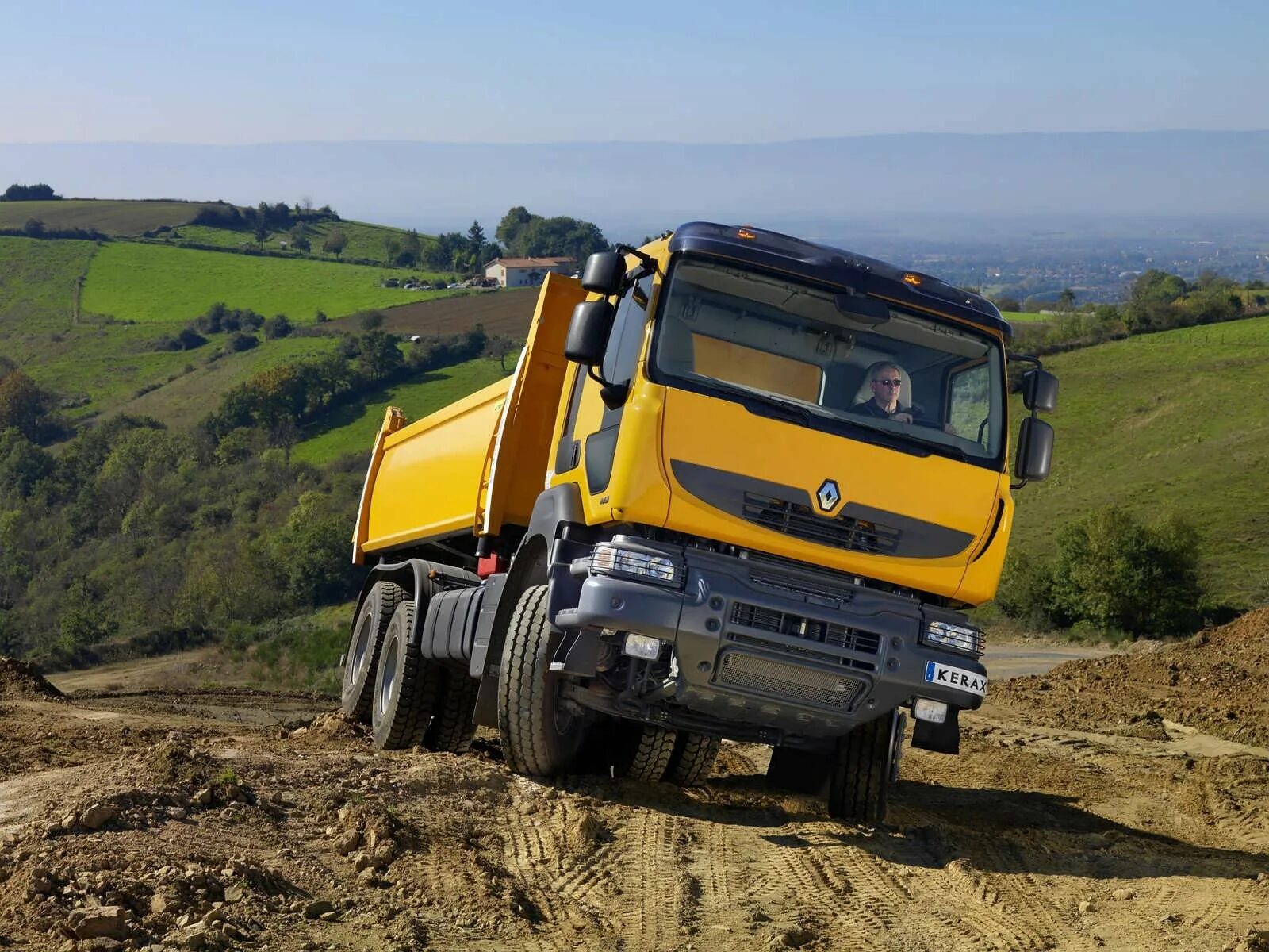 Самосвал renault. Renault Kerax. Renault Kerax самосвал. Рено Kerax 6x4. Renault Kerax 460.