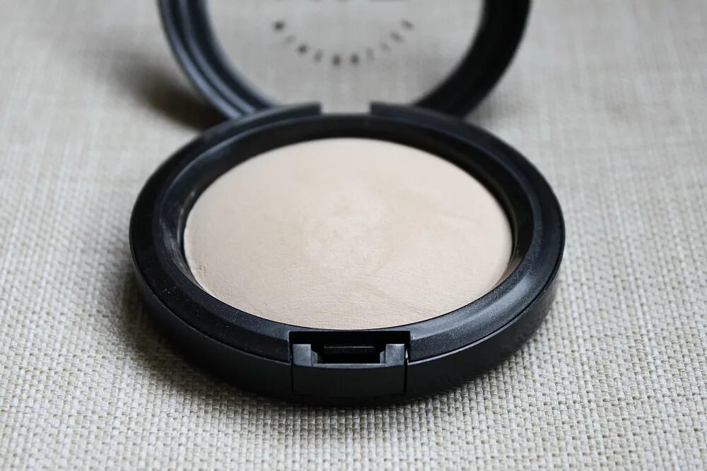 Пудра Mac Mineralize Skinfinish natural. Mac минеральная пудра Mineralize Skinfinish natural, Light Plus. Mac Mineralize Skinfinish natural свотчи. Mac пудра Mineralize Skinfinish natural 4х цветная 8г Sunny Side.