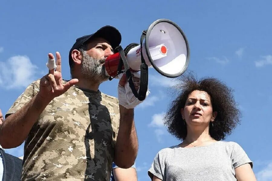 Доброе утро армяне. Армяне до утра. Типичный армянин. Жена пашиняна. Армяне до утра.