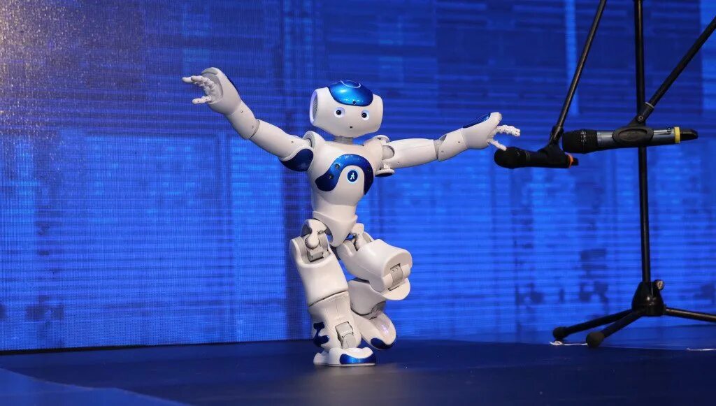 Где робот танцует. Робот Наум. Роботы для развлечения. Танцующие роботы. Робот танцует.