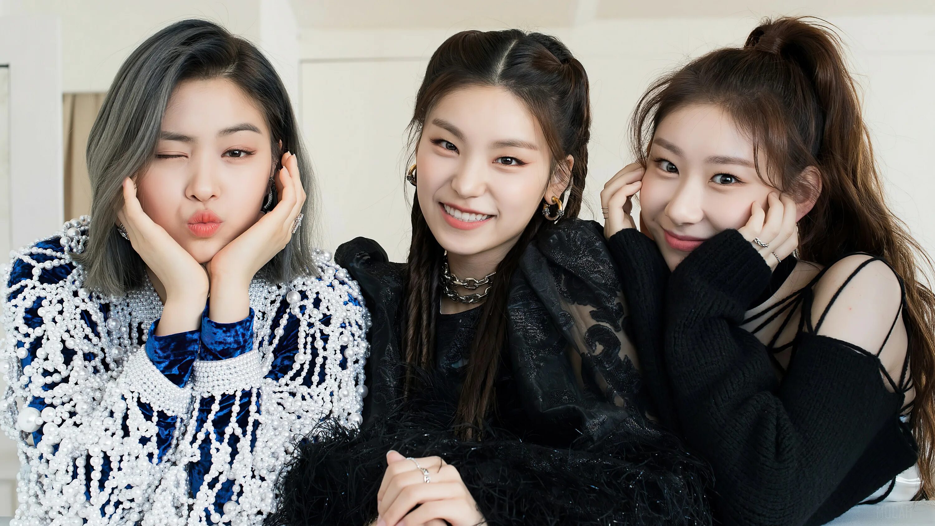 Сестры черен из итзи. Йеджи Itzy. Группа Itzy Рюджин. Yeji Chaeryeong. Группа Itzy Рюджин 2020.