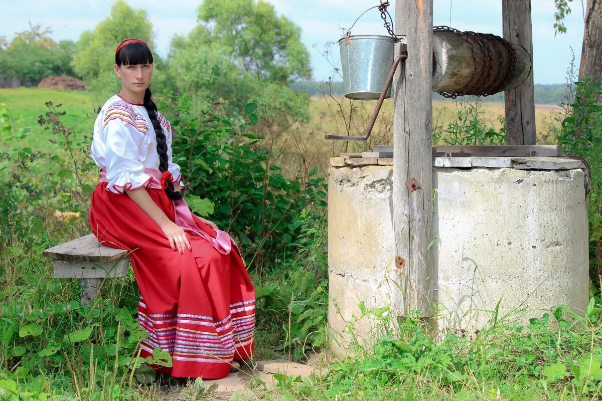 несе галя воду песня. загадка про коромысло для детей. пошла млада за водой ноты. песня коромысло. женщина с коромыслом и ведрами.