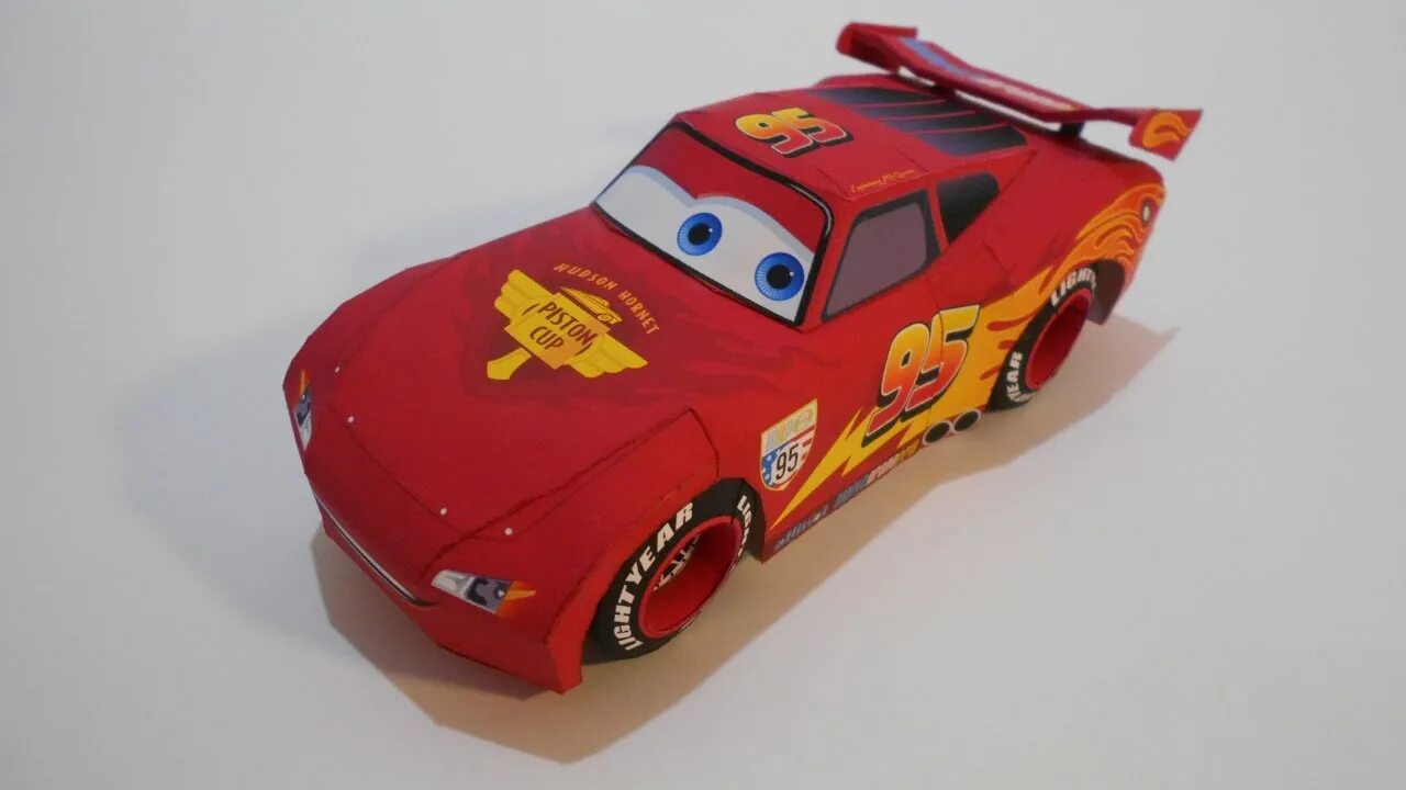 Cars toys lightning mcqueen. Молния маквин монстр трак машинки. Аппликация молния маквин. Молния маккуин. Маквин из картона.