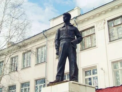 8 памятников