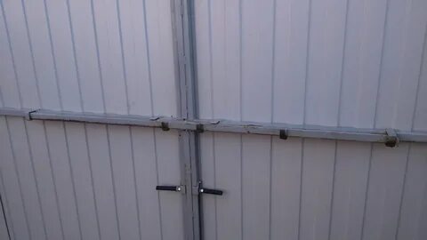 Как сделать запор на ворота своими руками
