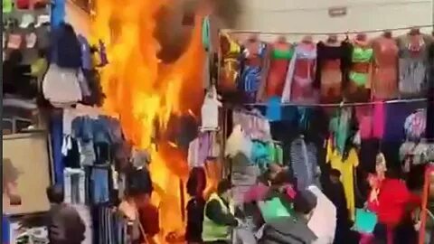 Горит рынок в москве