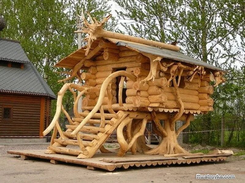 Сказочный домик из бревна. Необычный дом из бревна. Деревянные постройки. Сказочные дома из дерева. Рубленные изделия