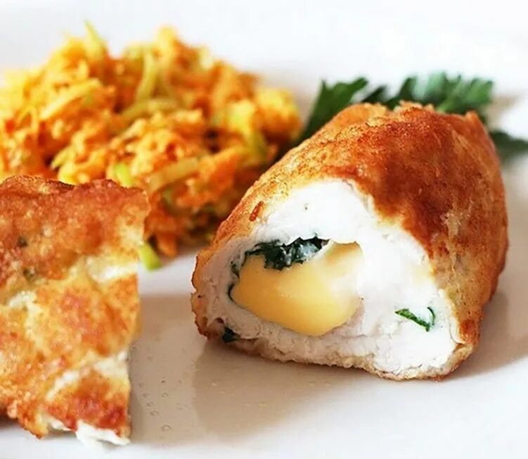 Рулеты из куриного филе с сыром. Куриные улитки с сыром. куриный рулет с сыром. рулетики из курицы с сыром. куриная грудка с сыром.