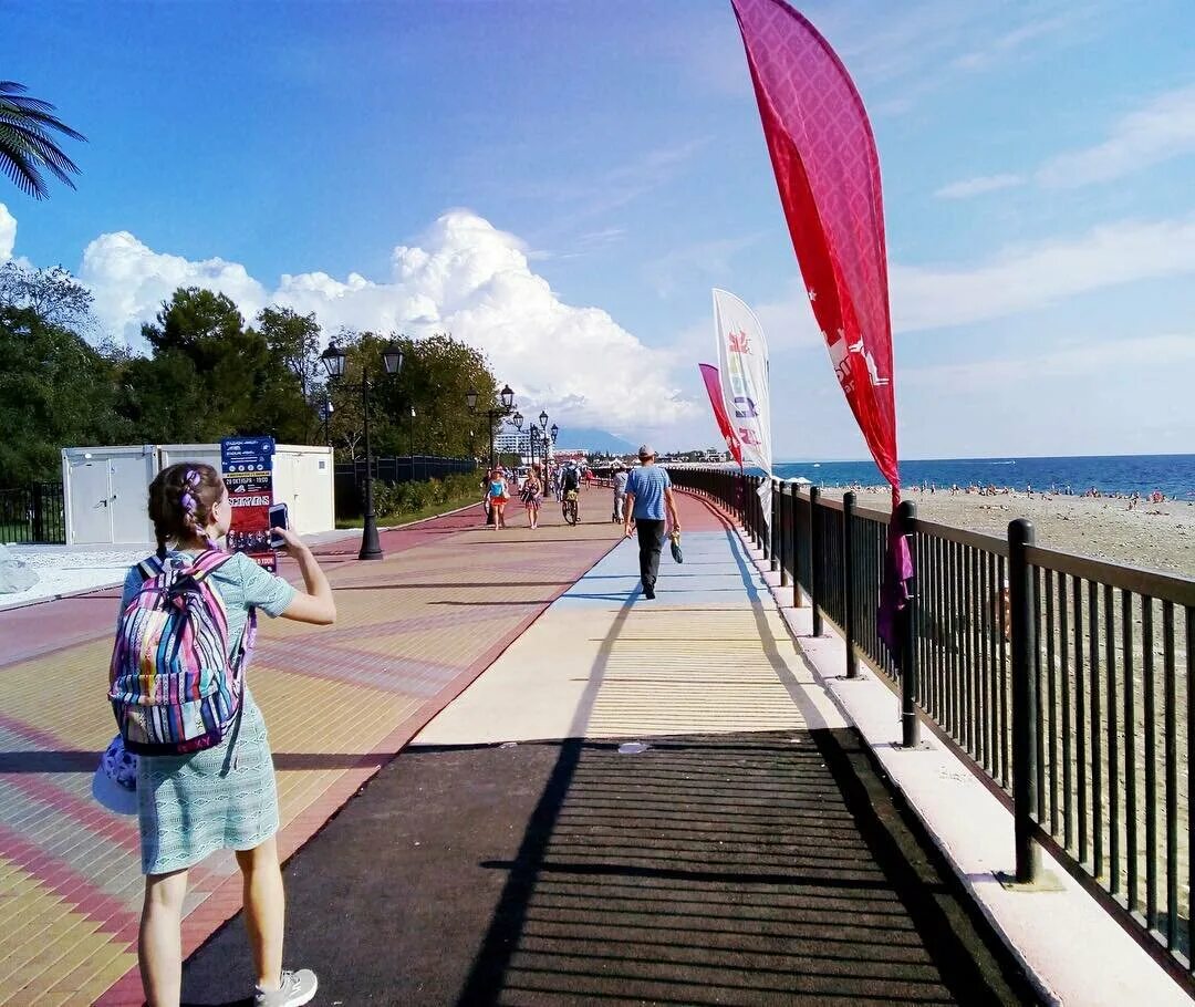 Куда сходить в адлере в марте. Адлер набережная. набережная в адлере развлечения. адлер достопримечательности. медийная адлер на набережной.