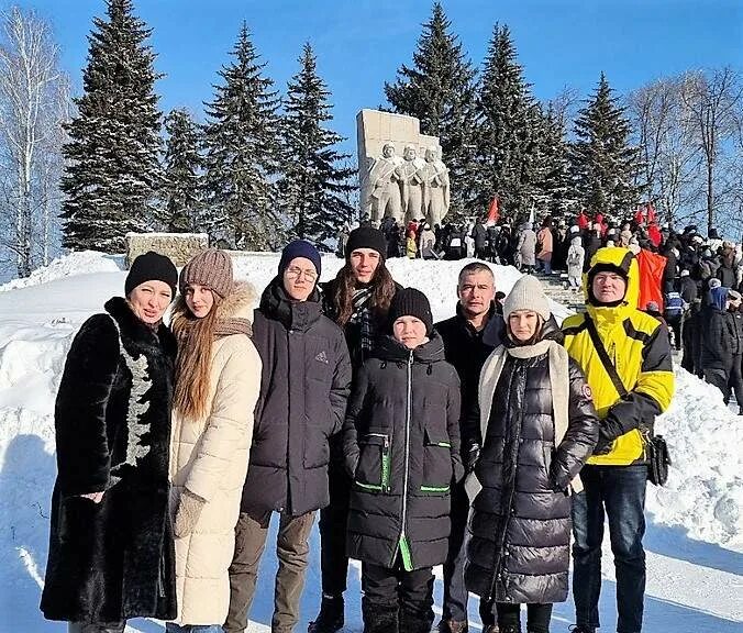 Погода в кузнецком сейчас. Холм воинской славы Кузнецк. Слава Куликов Кузнецк. Колледж музыка в Кузнецке. Слава Кузнецк концерт.