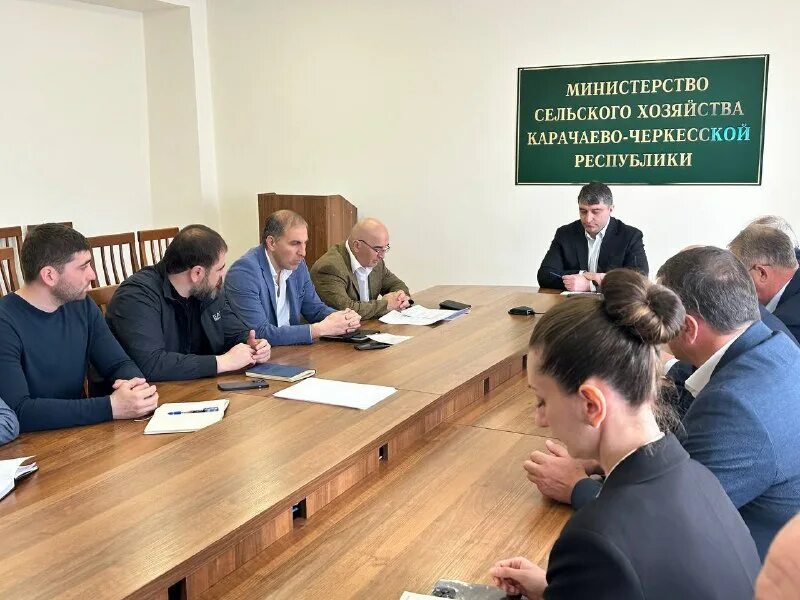 Министр сельского хозяйства кчр 2000-. Минсельхоз кчр министр. Минсельхоз кчр. Минсельхоз кчр ижаев. Минсельхоза.