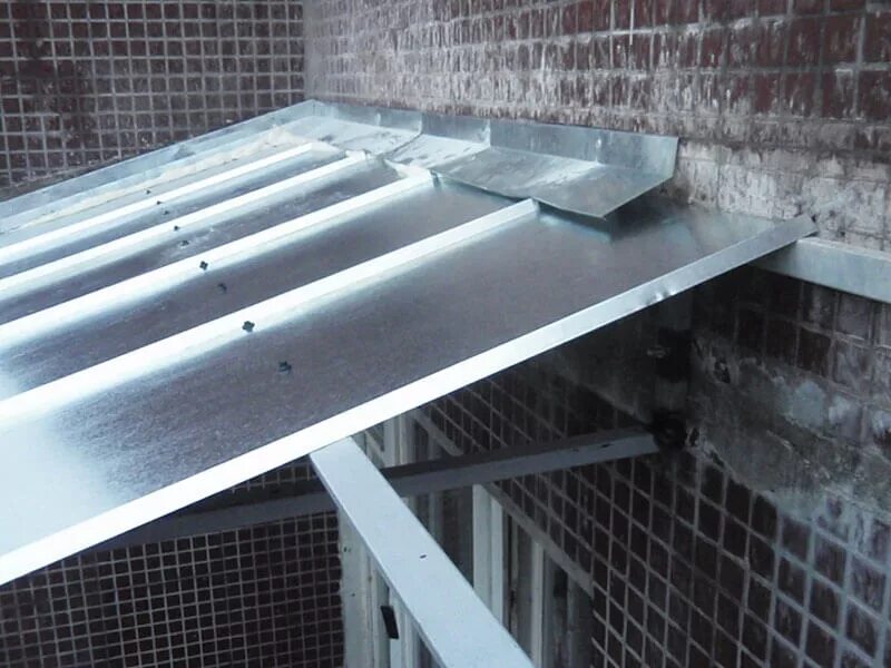 оцинкованный фартук. кухонный фартук из нержавейки. кср 250 парапет. оцинкованный фартук. парапет плоский 20*100*560*100*20*2000 оцинкованная сталь.