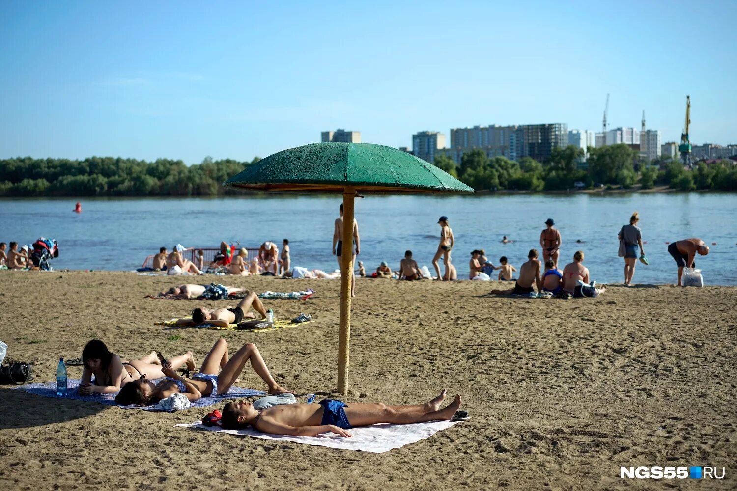 Куйбышевский пляж Омск. Иртыш Омск пляж. Советский пляж Омск. Центральный пляж Омск.