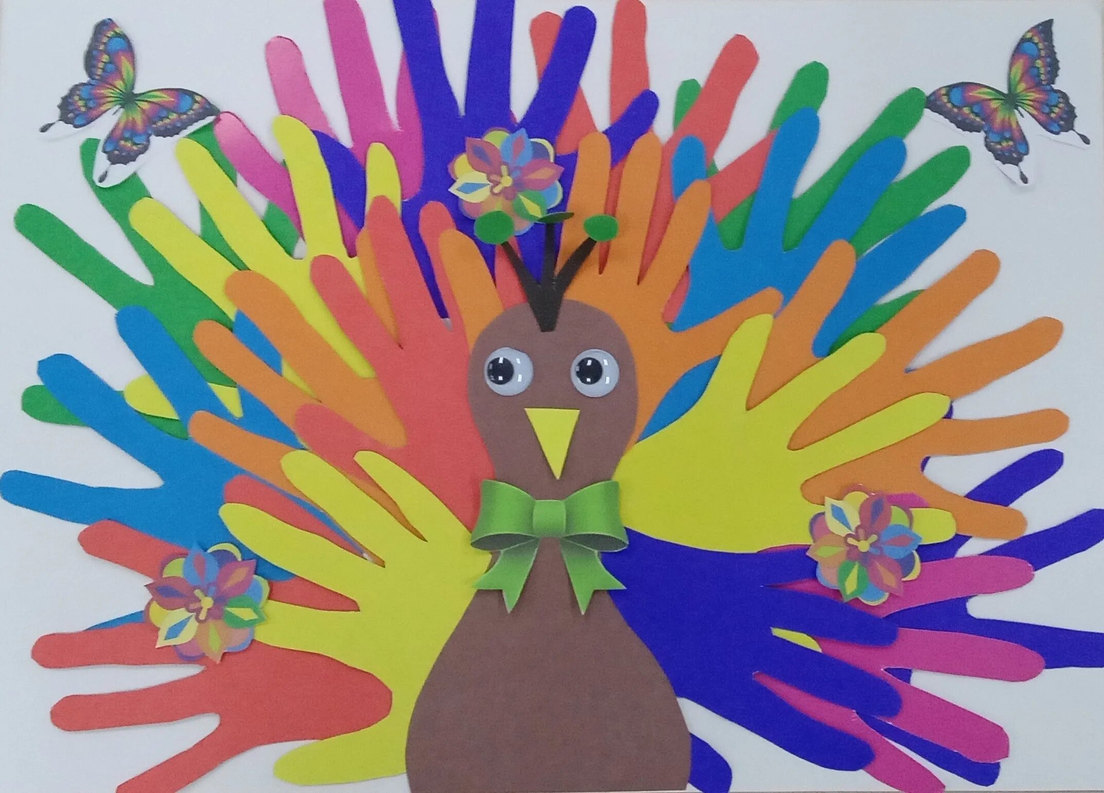 аппликации из ладошек для детей. композиция из ладошек. дракон поделка для детей. аппликация ладошки. змей из ладошек.