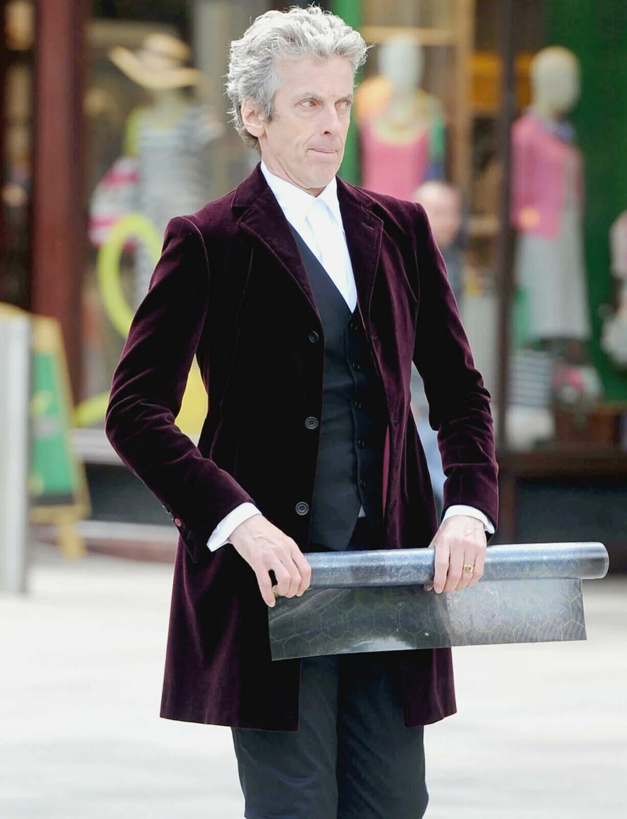 Человек в сером сюртуке. Питер Капальди. Peter Capaldi Doctor who. 12 Доктор Капальди. Питер Капальди доктор кто 12.