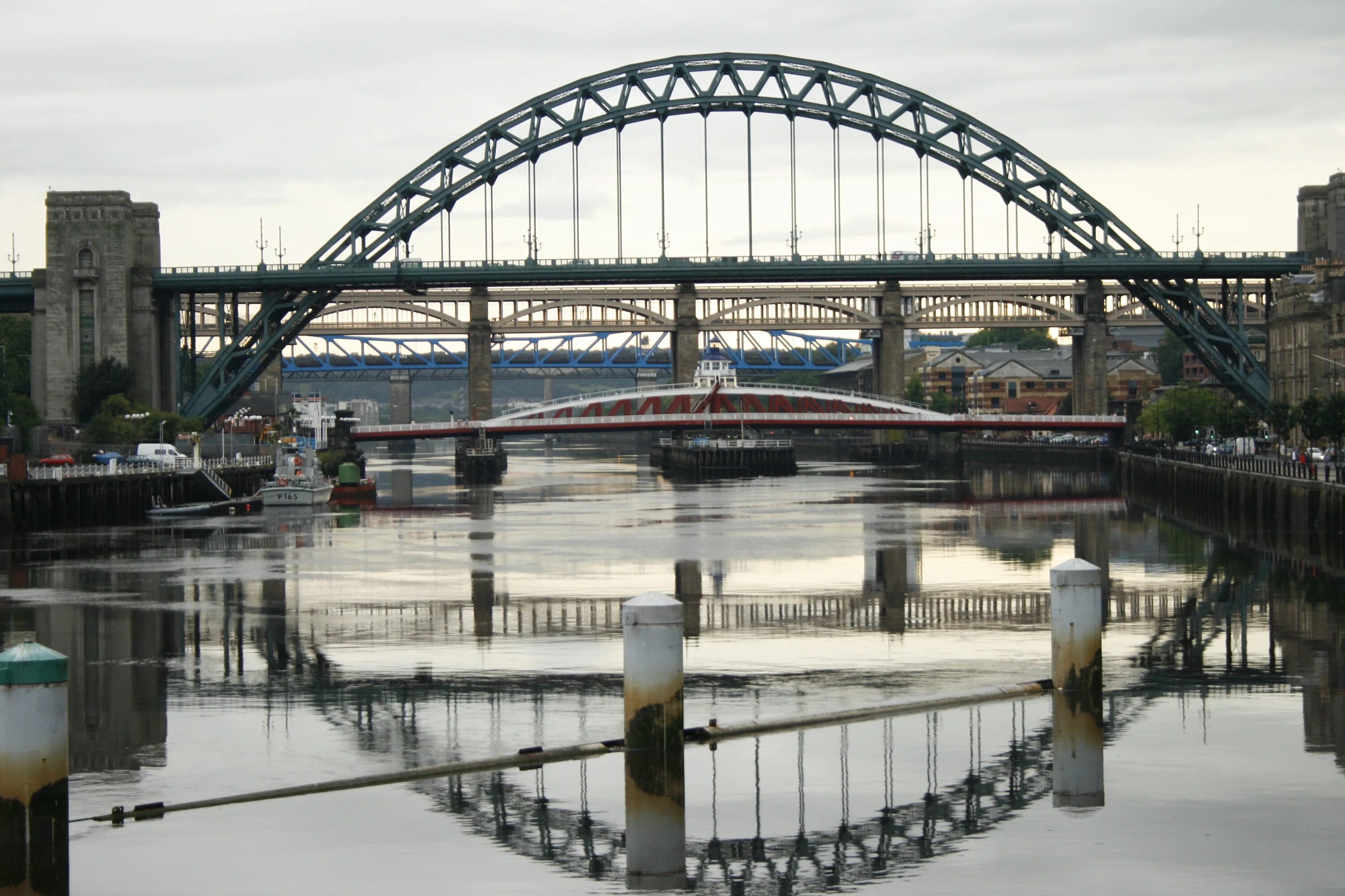 Ньюкасл-апон-тайн. Ньюка́сл-апо́н-тайн. Newcastle upon Tyne. Ньюкасл город Англия. Свод моста