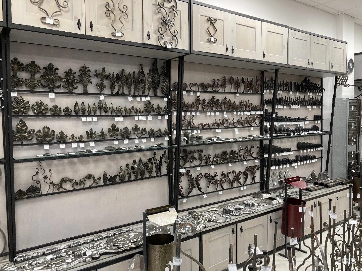 Выставочный зал кованных элементов. Магазин кованых элементов. Художественная ковка магазин. Магазин кованых элементов. Магазин кованных элементов.