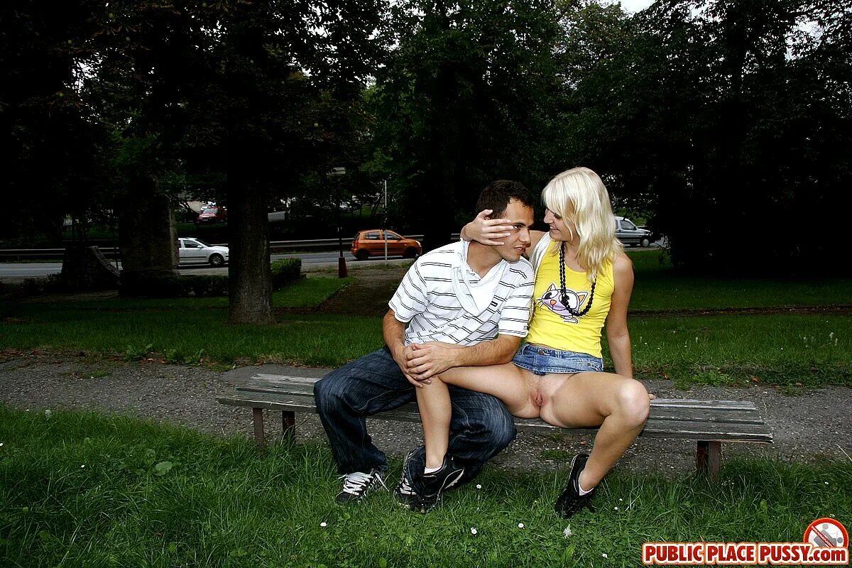 Секс На Улице Без Трусов