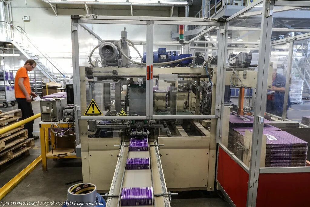 Завод хенкель в тосно. The world's largest adhesive manufacturing company. Завод производства клея. Завод производства клея. Завод производства клея.