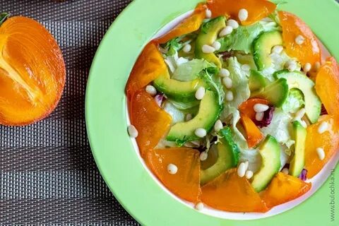 Салат с хурмой и креветками