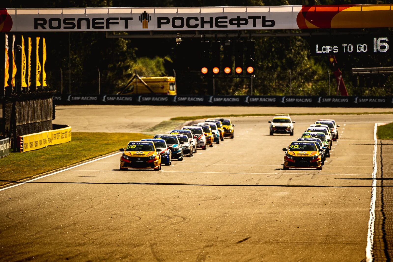 Спортпрототип рскг. Форд мустанг дрифт. Aston martin dbr9 lms. Машины для гонок. Бмв м3 гтр.