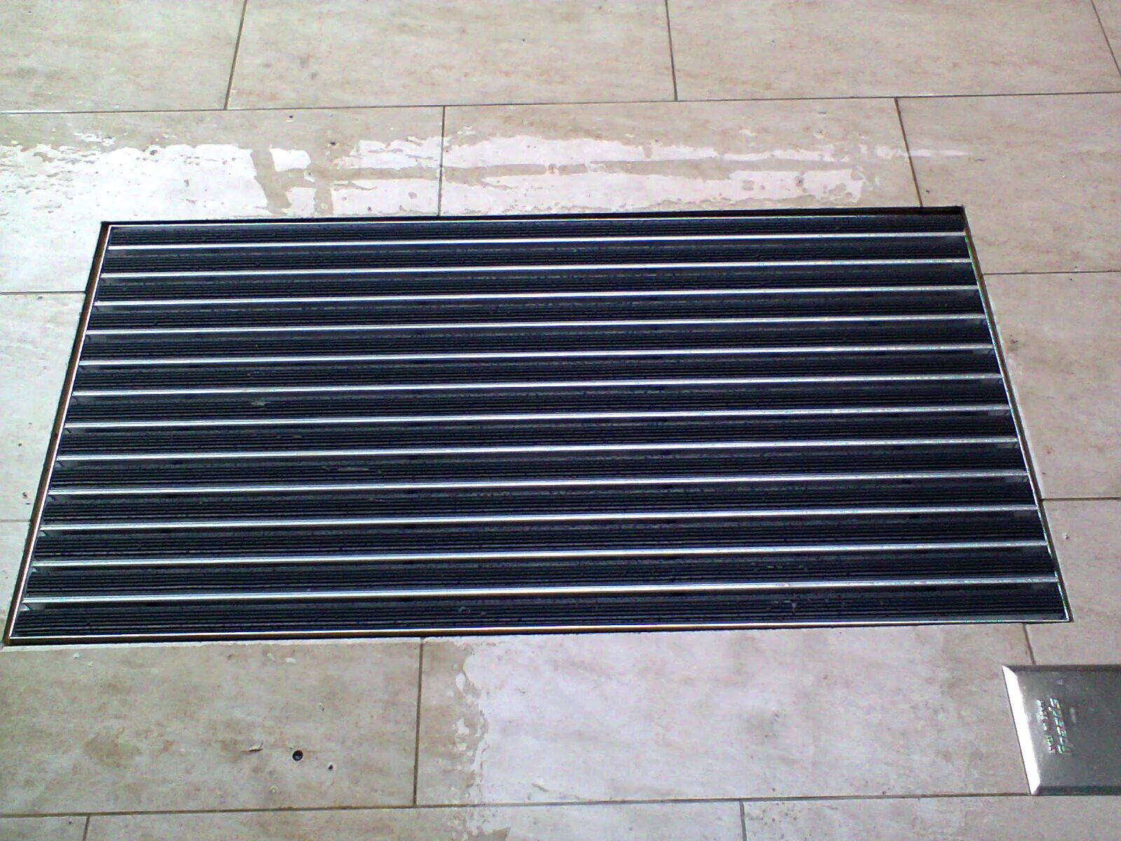 экострой придверная грязезащитная решетка. грязезащитная решетка алсагор 20 мм. придверная грязезащитная решетка 950х700. грязезащитная решетка 1000х1000. коврик металлический для входа.