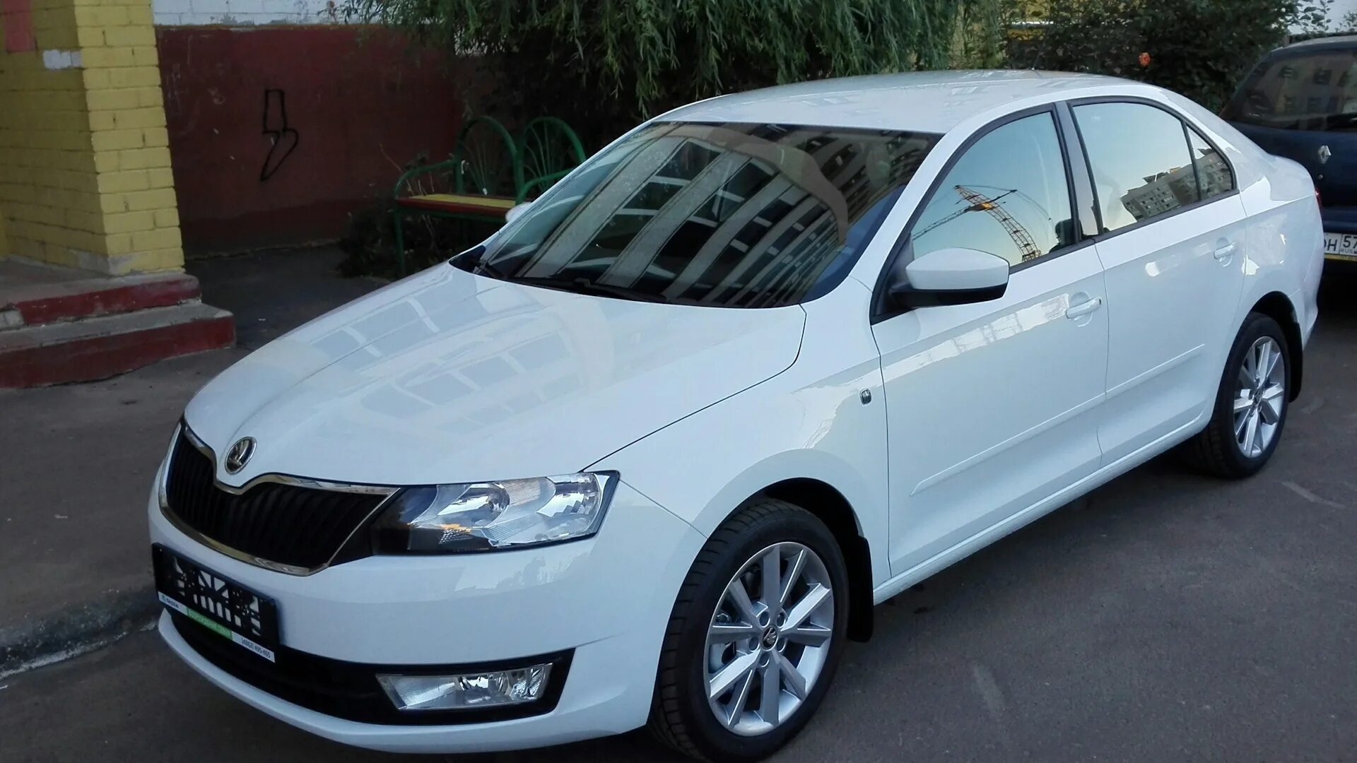 Купить стекло шкода рапид. Skoda Rapid 2. Капот Skoda Rapid 2. Европодвеска Шкода Рапид. Italia Skoda Rapid.