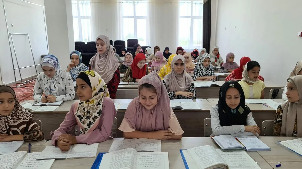 учащийся медресе. медресе шейх саид саратов. учащийся медресе. медресе в кыргызстане бишкек. образование в исламском мире.