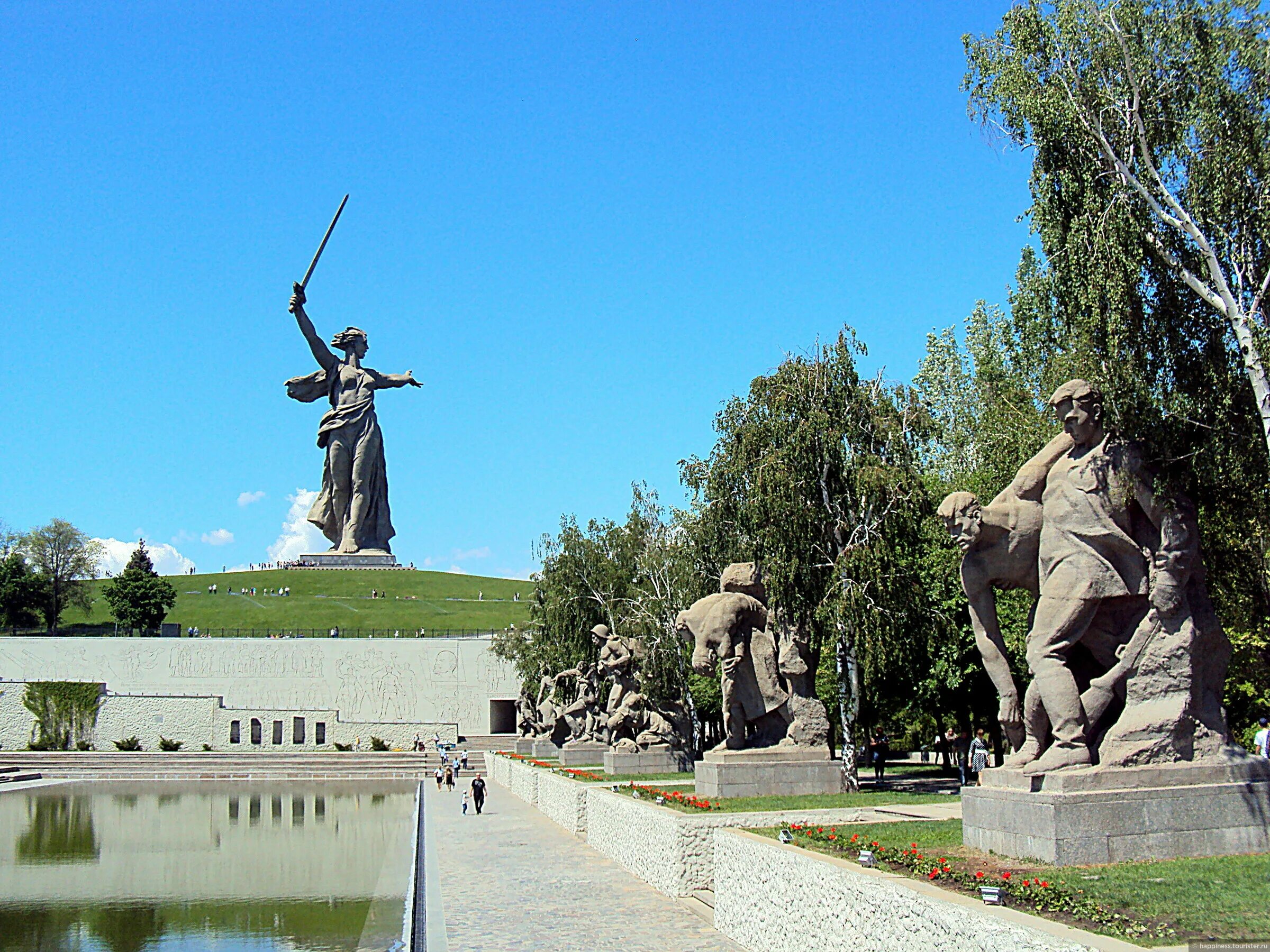 Хозяйство города волгограда. Мамаев Курган Волгоград. Волгоград Мамаев Курган прогулка. Мамаев Курган Волгоград экскурсии. Город герой Волгоград Сталинградская битва.