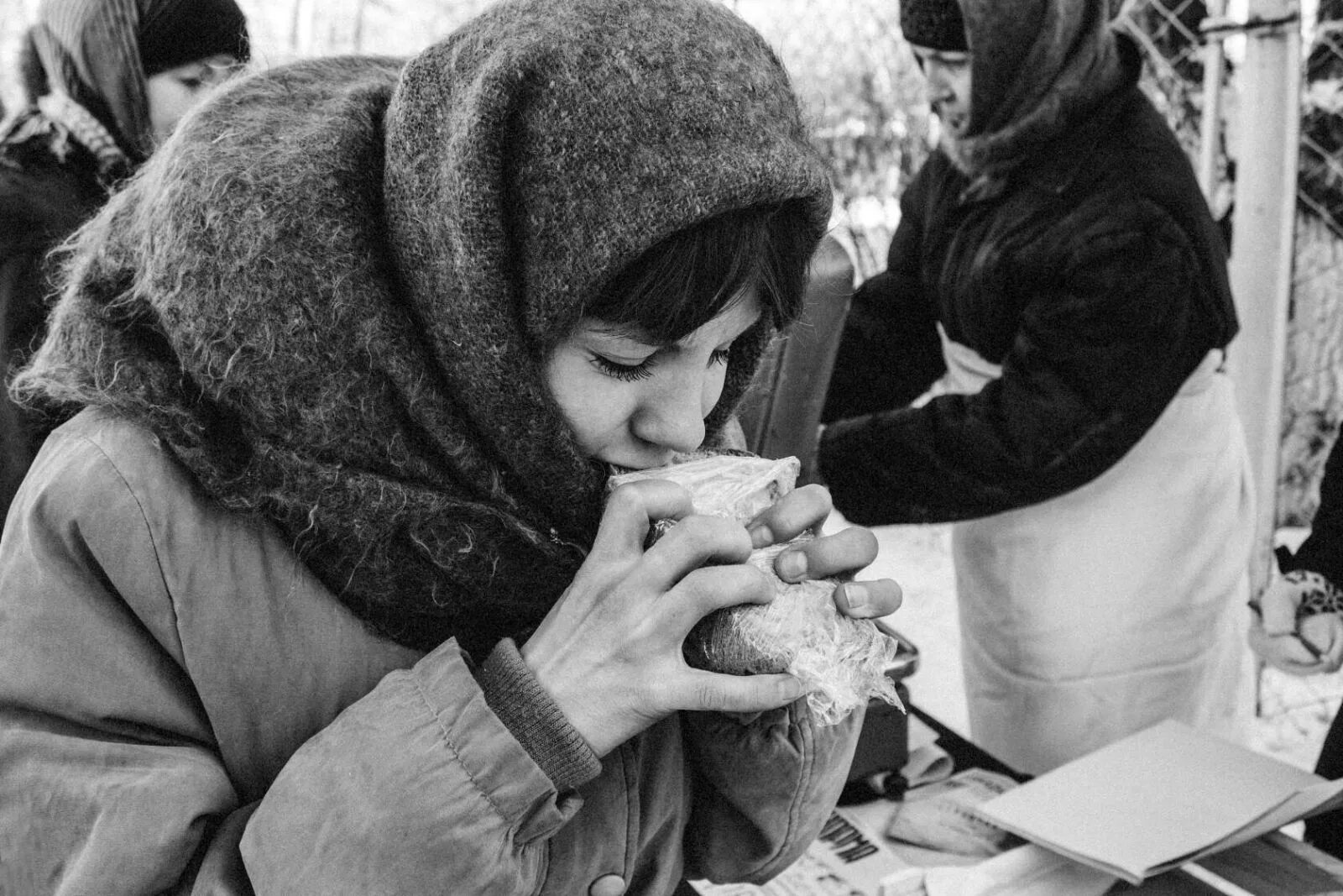 Забыть голодный. Блокада Ленинграда блокадный хлеб дети. Блокада Ленинграда блокадный хлеб. Дети блокадного Ленинграда блокадный хлеб.