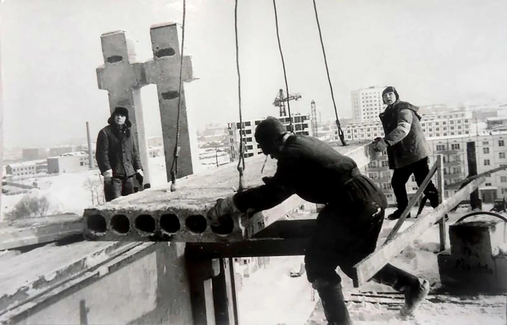 Домостроительный комбинат в 1960. Стройки в 70х годах. Советская стройка. Советский Строитель. Строительство в советское время