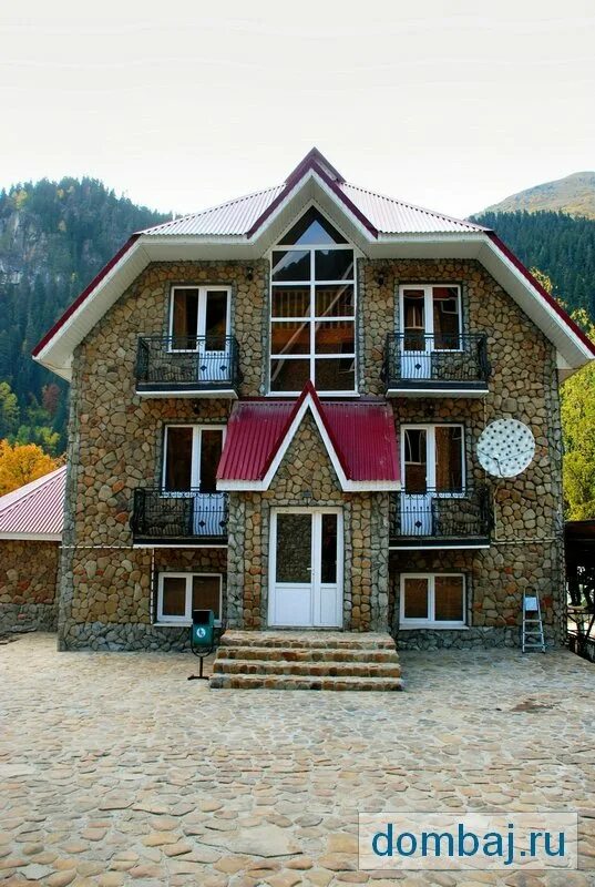 снежный барс домбай. домбай шато леопард гостиница. домбай шато леопард гостиница. шато леопард домбай. отель леопард домбай.