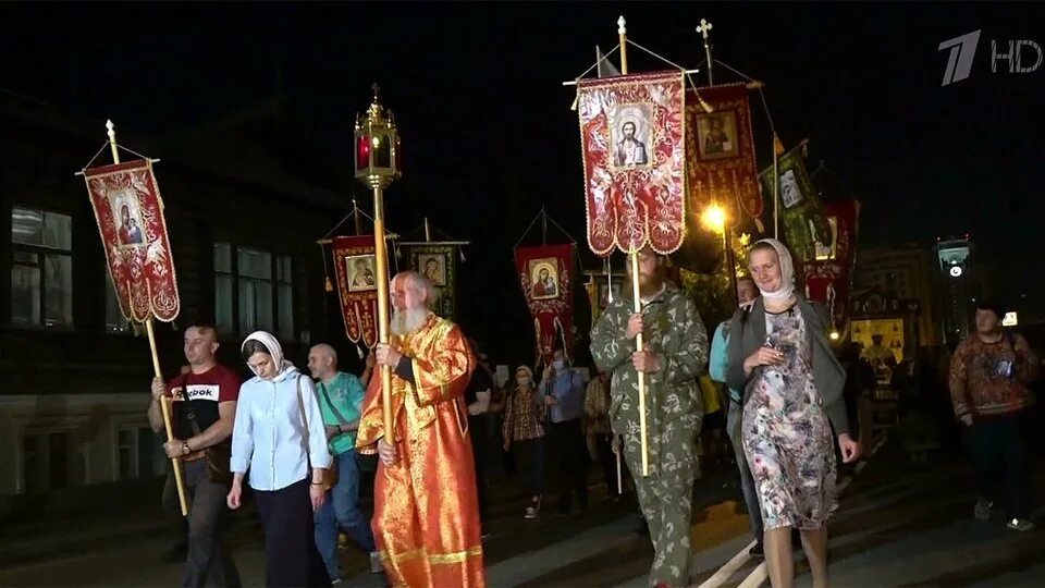 Расстрел крестного хода. Пасхальный крестный ход. крест для крестного хода. крестный ход предложение. подсвечник для крестного хода.
