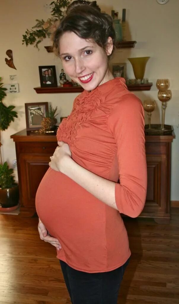беременная 26 недель блондинка. беременность. фотосессия для беременных 26 неделя. живот на 26 неделе. 26 weeks.