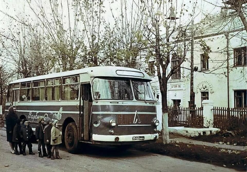 Советские номера автобусов. ЛАЗ-695м. ЛАЗ 695 горбатый. Автобус ЛАЗ 695 СССР. ЛАЗ-695 автобус.