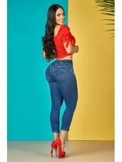 Джинсы киінген қыздың суреті